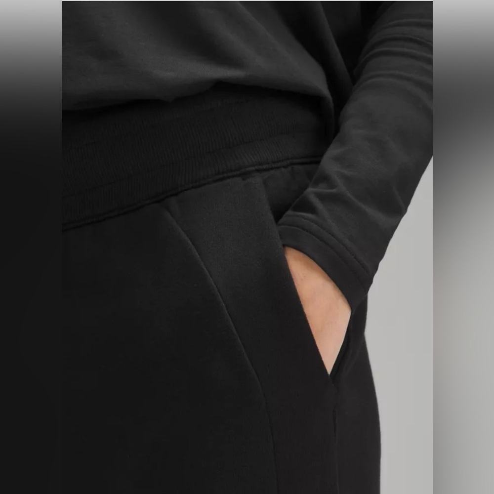 Lululemon Scuba High-Waisted Loose-Fit Sweatpants
Size 0 (Full Length) - Picture 3 of 7